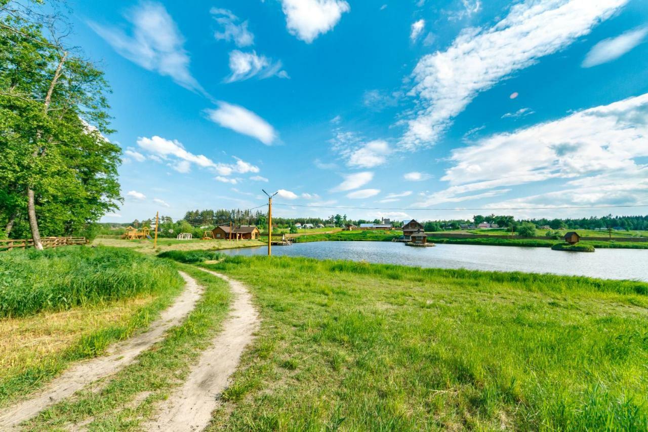 Guesthouse On The Lake With Bathhouse 70 Km From Kiev Makariv Exterior photo